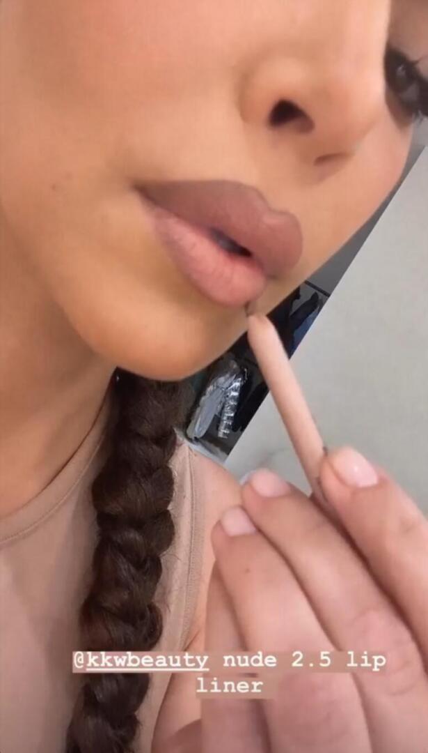 Kim Kardashian - Instagram story | lip liner style