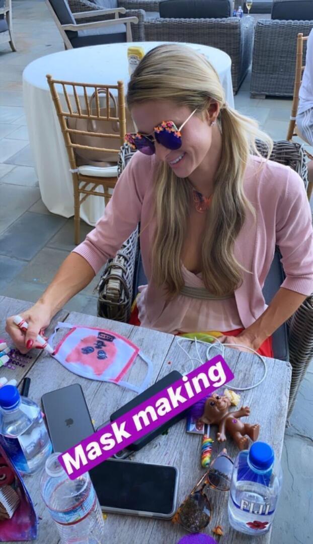 Paris Hilton - Instagram story | Alice + Olivia style