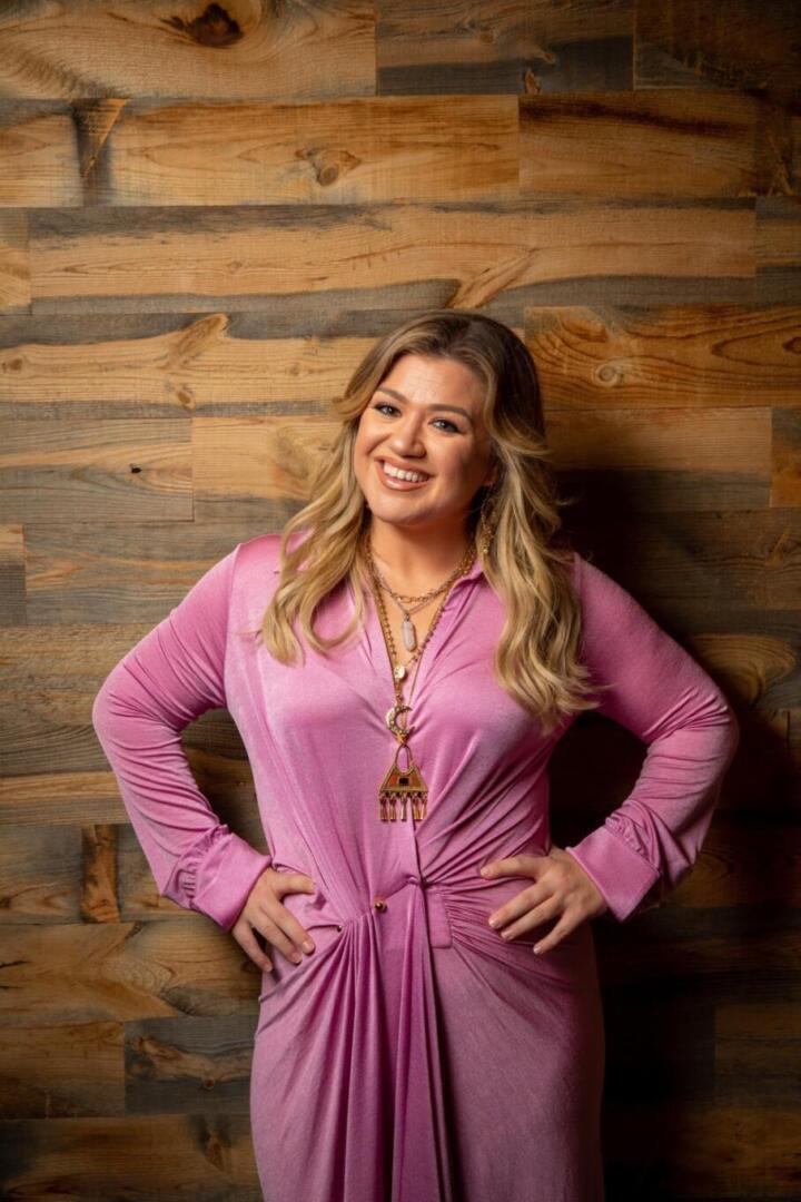 Kelly Clarkson - Los Angeles Times | Dodo Bar Or style