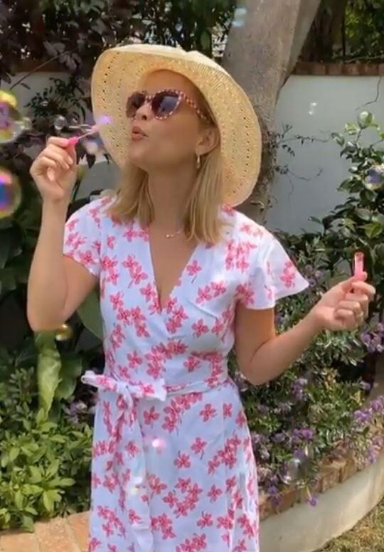 reesewitherspoon bubblesblow