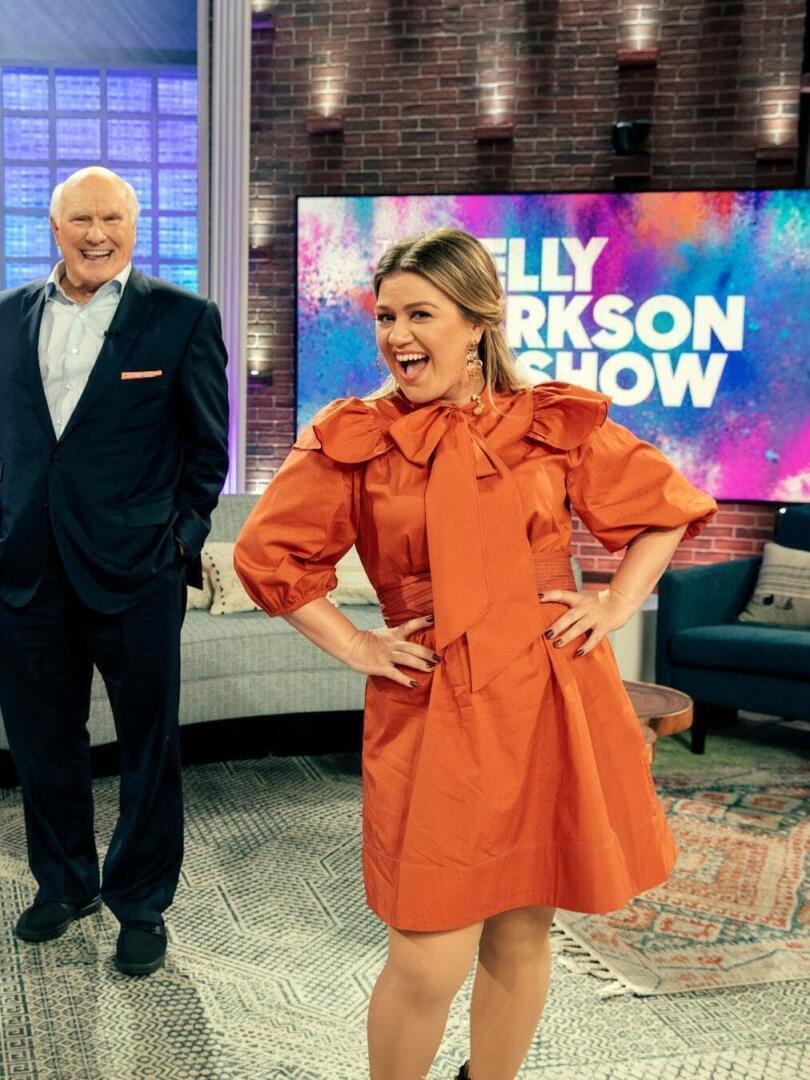 Kelly Clarkson - Kelly Clarkson Show Season 2 Episode 32 | Lauren Burnham Luyendyk style