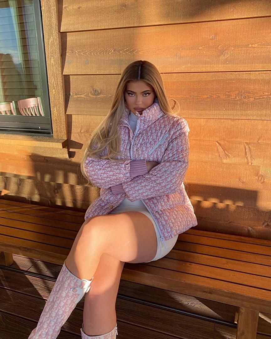 Kylie Jenner - Instagram post | Nicky Hilton style