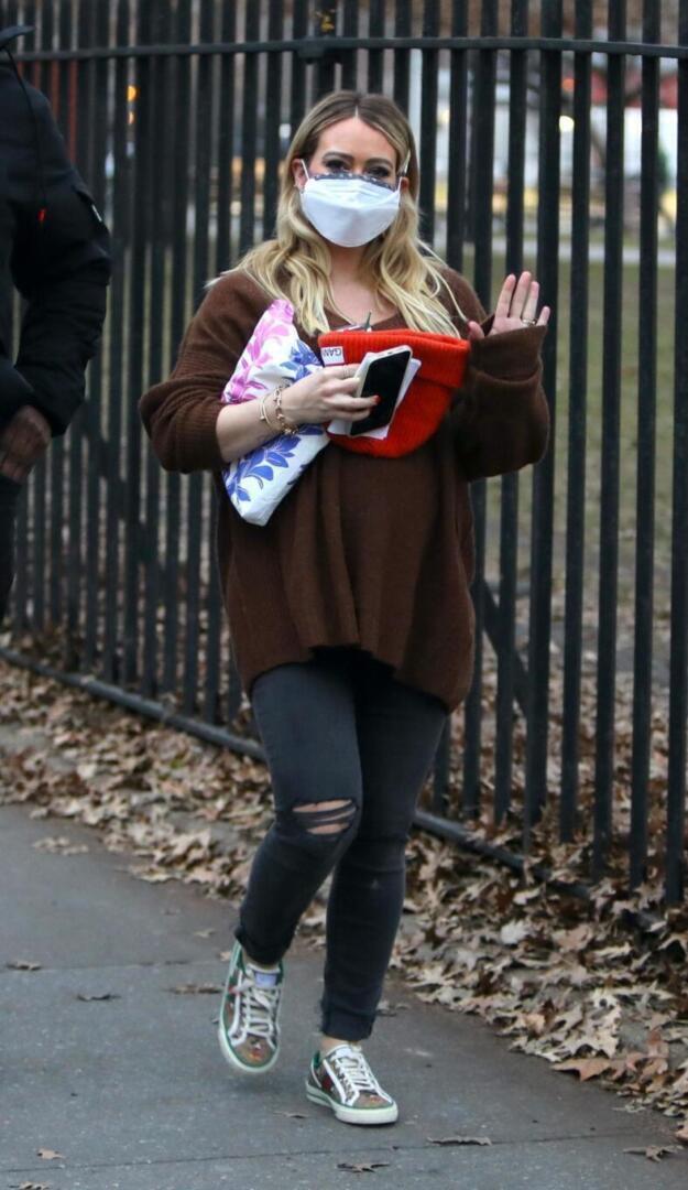 Hilary Duff - Brooklyn, NY | Filming Younger | Kate Hudson style
