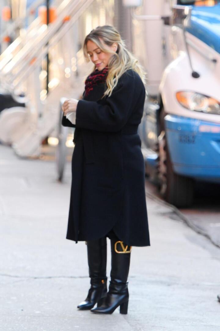 Hilary Duff - New York, NY | On set of 'Younger' | Hilary Duff style