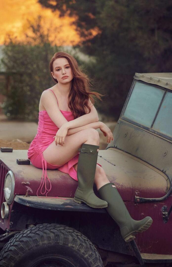madelainepetsch cosmopolitanmagazinemarch2021d