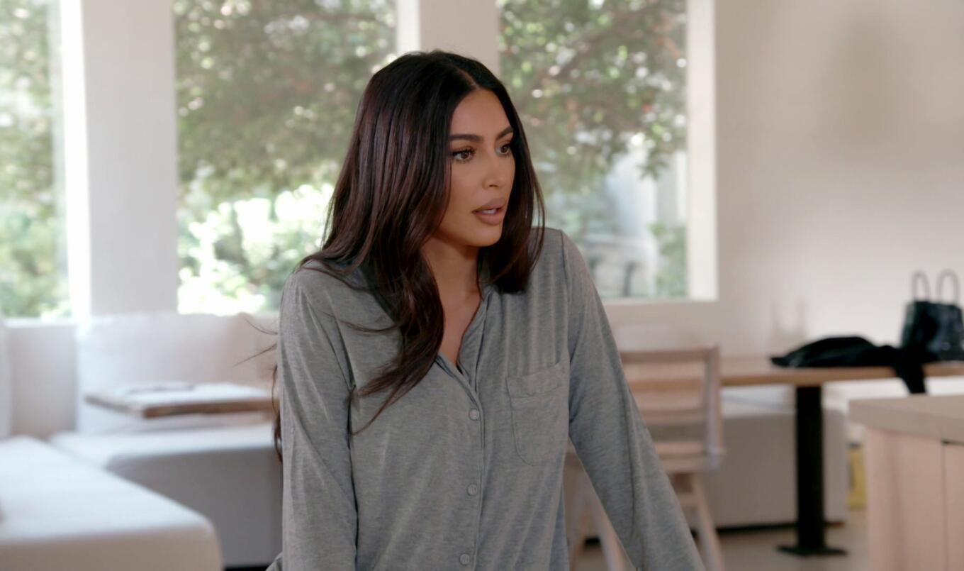 Kim Kardashian - Keeping Up With The Kardashians | Season 20 Episode 7 | Khloe Kardashian style