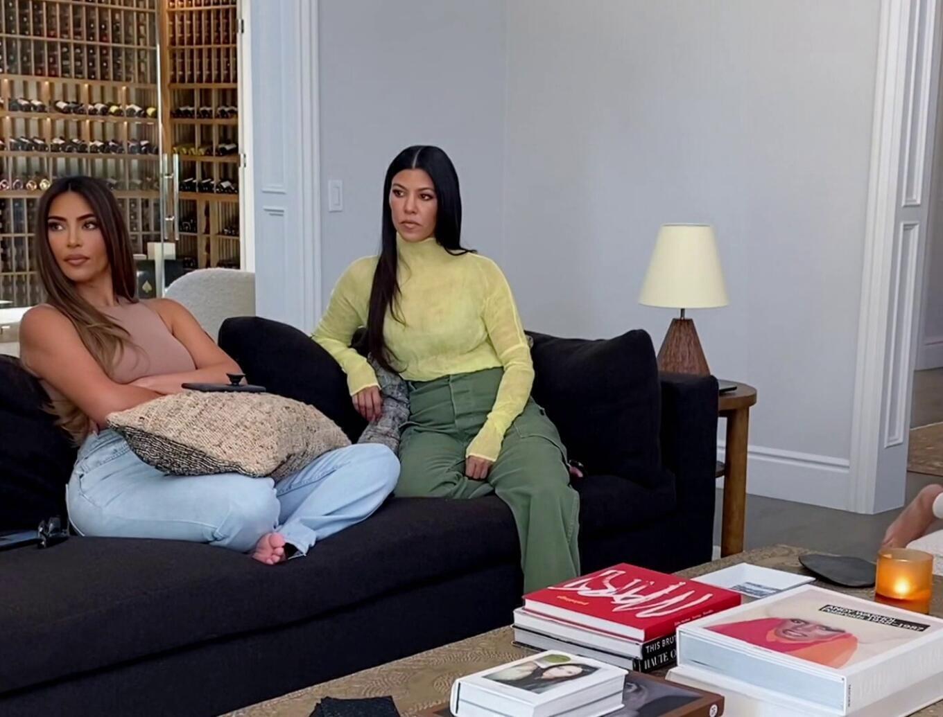 Kourtney Kardashian - Keeping Up With The Kardashians | Season 20 Episode 7 | Kim Kardashian style