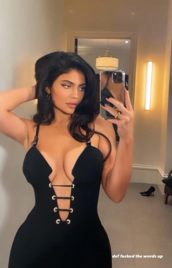 Kylie Jenner - Instagram story | Kim Kardashian style