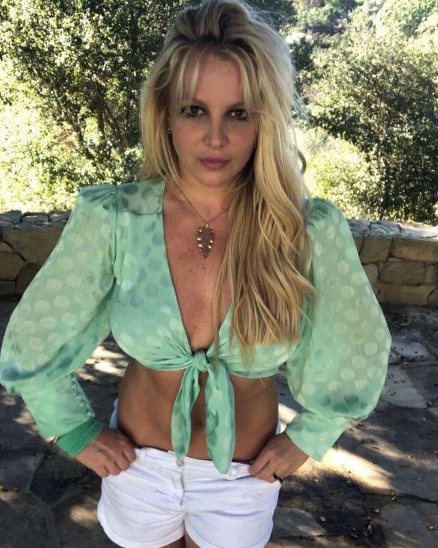 Britney Spears - Instagram post | Khloe Kardashian style