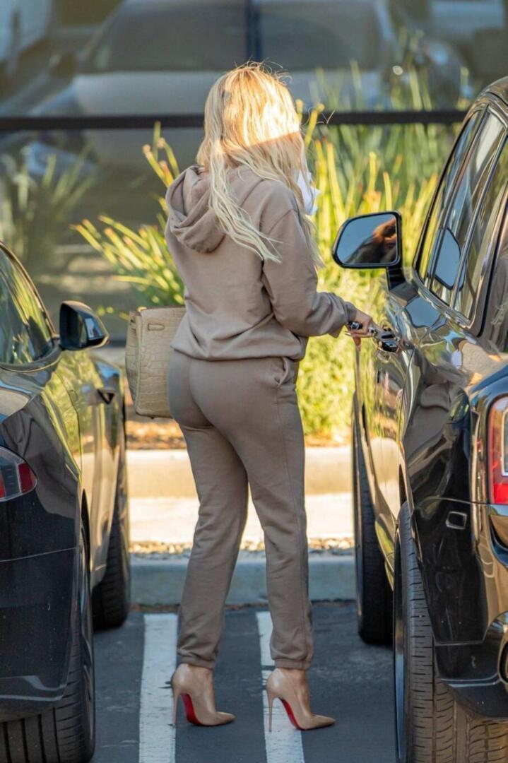 Khloe Kardashian - Calabasas, California | Khloe Kardashian style