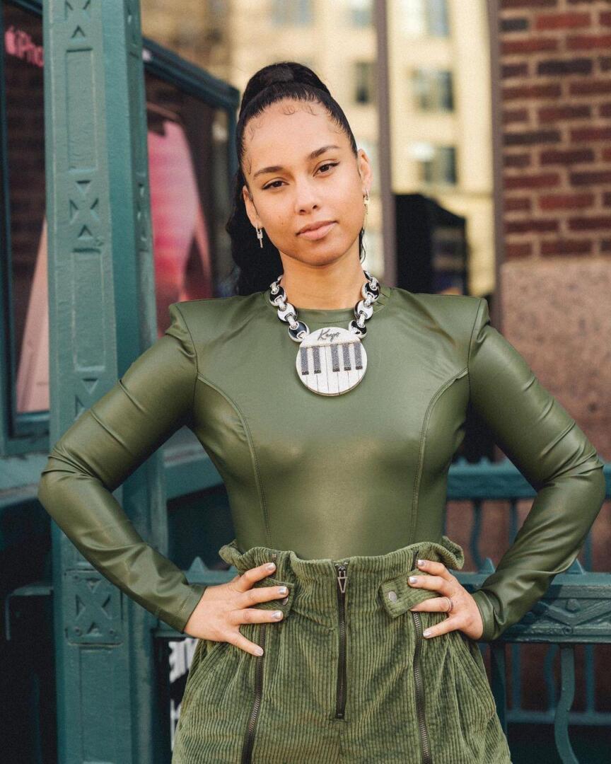 Alicia Keys - Instagram post | Jessica Alba style