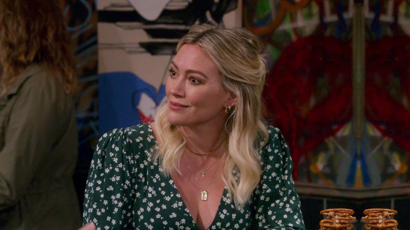 Hilary Duff - How I Met Your Father | Season 1 Episode 1 | Hilary Duff style