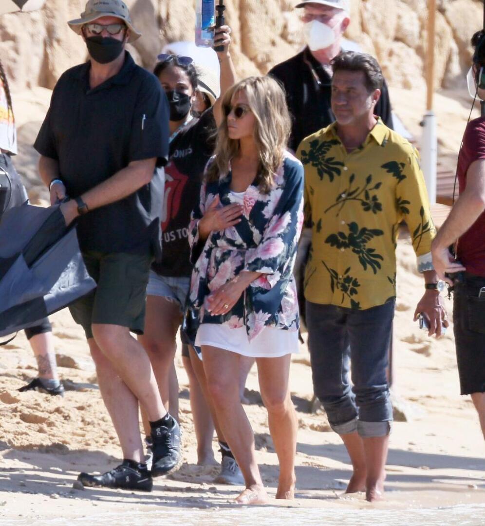Jennifer Aniston - Oahu, Hawaii | Filming Murder Mystery 2 | Lucy Hale style