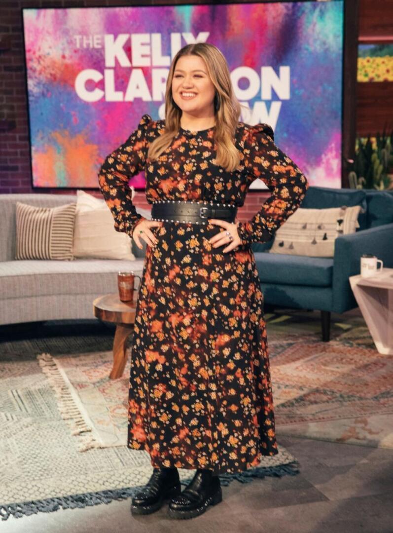 Kelly Clarkson - The Kelly Clarkson Show | Season 3 Episode 75 | Rachael Kirkconnell style