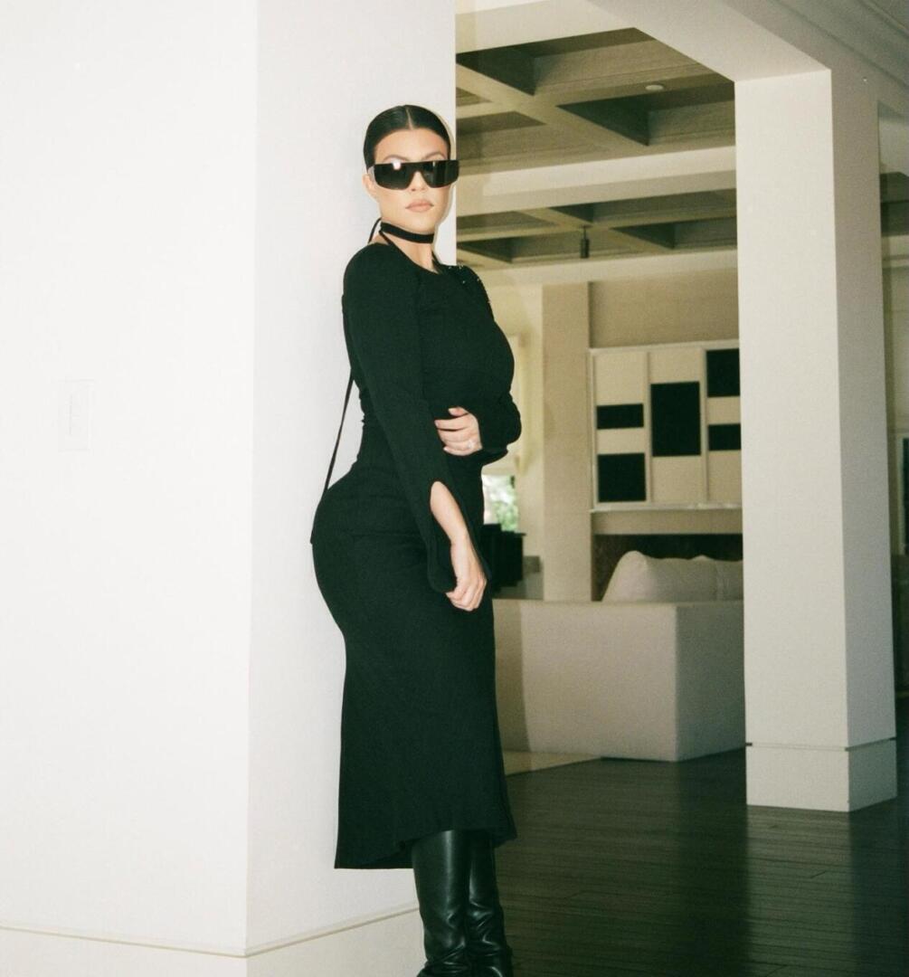 Kourtney Kardashian - Instagram post | Isla Fisher style