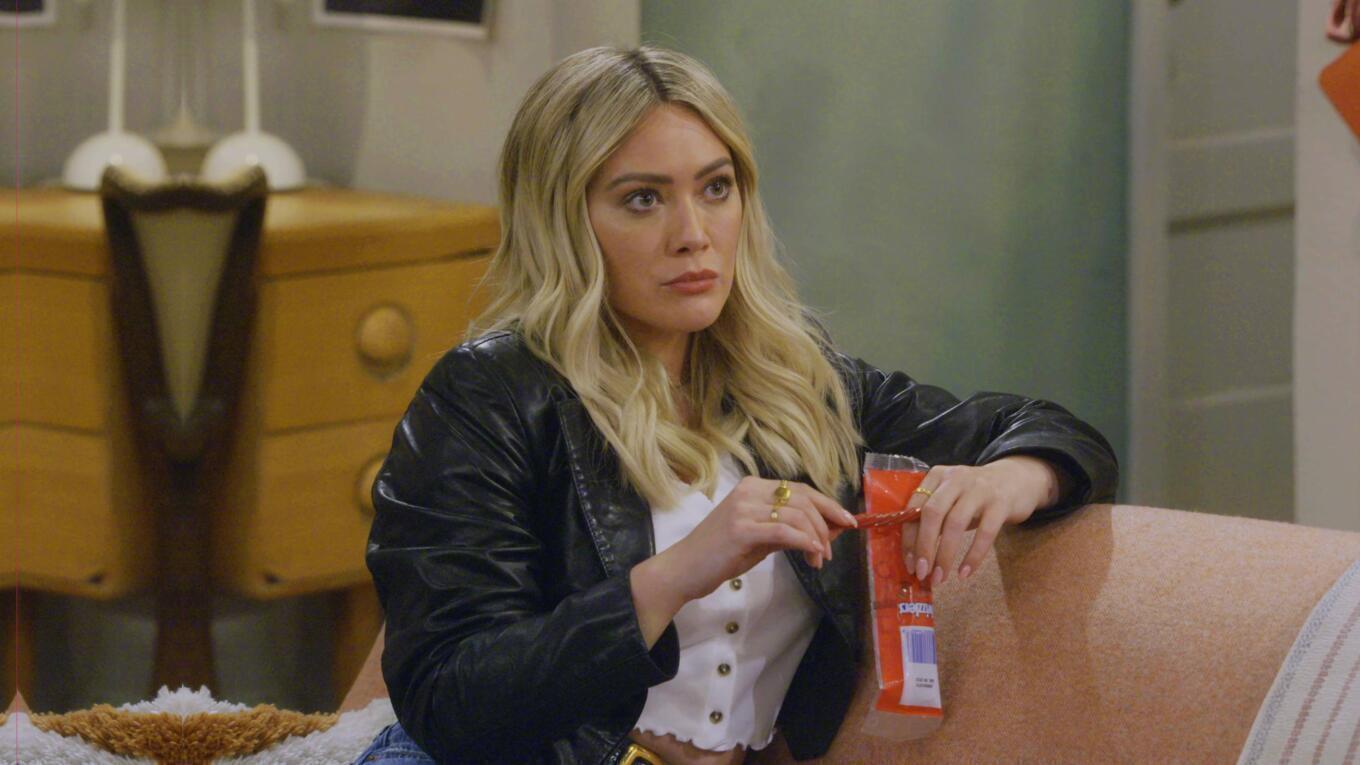 Hilary Duff - How I Met Your Father | Season 1 Episode 9 | Hilary Duff style