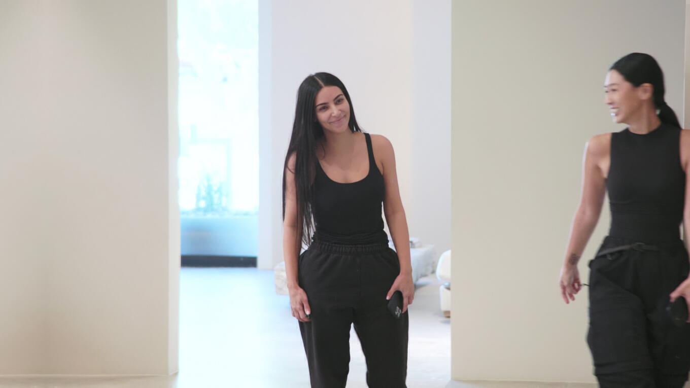 Kim Kardashian - The Kardashians | Season 1 Episode 5 | Kyle Richards style