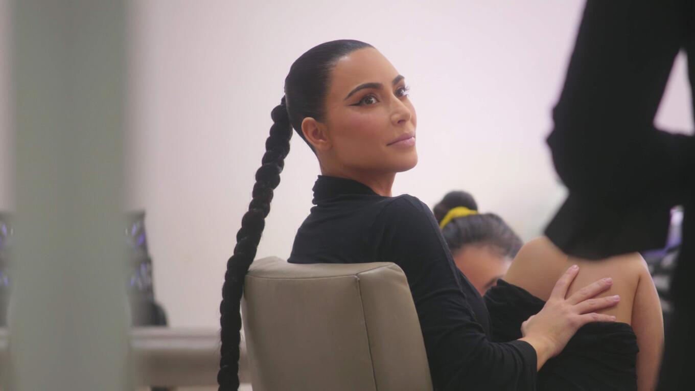 Kim Kardashian - The Kardashians | Season 1 Episode 7 | Juliette Porter style