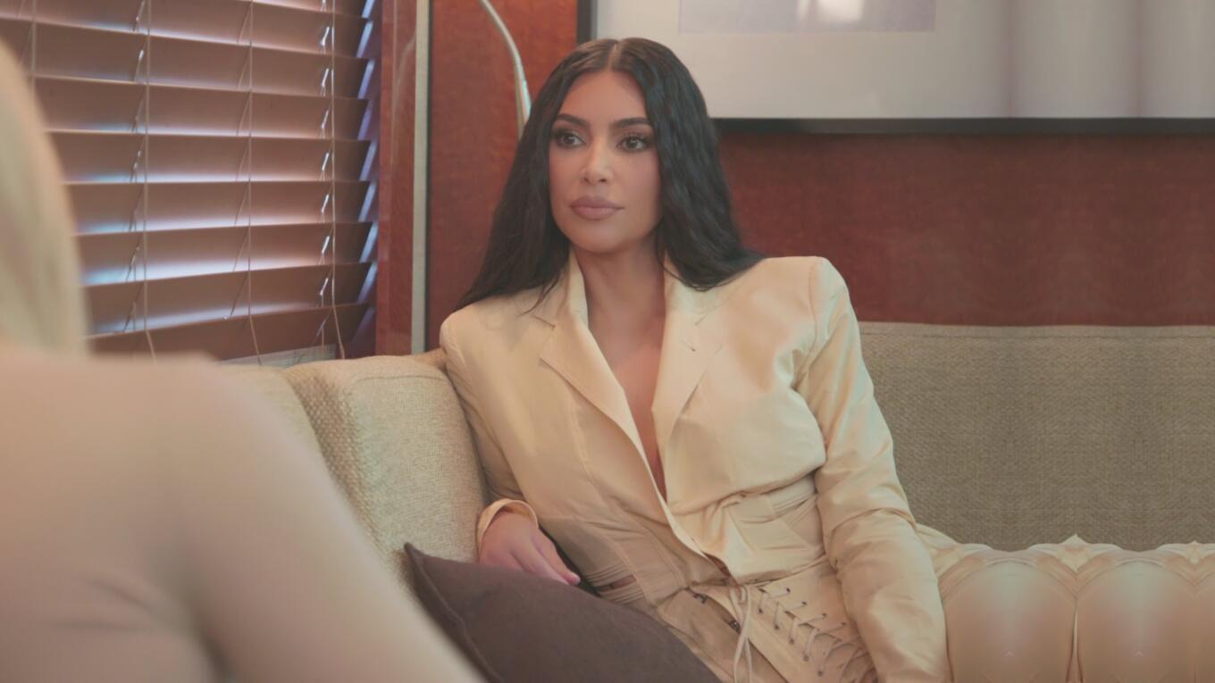 Kim Kardashian - The Kardashians | Season 1 Episode 10 | Kourtney Kardashian style