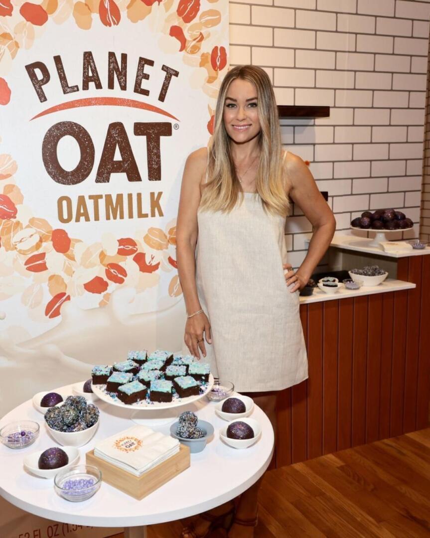 Lauren Conrad - The Planet Oat Marketplace New York Pop Up | Kristen Bell style