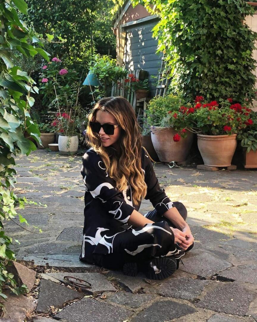 Kate Beckinsale - Instagram post | Emma Hernan style