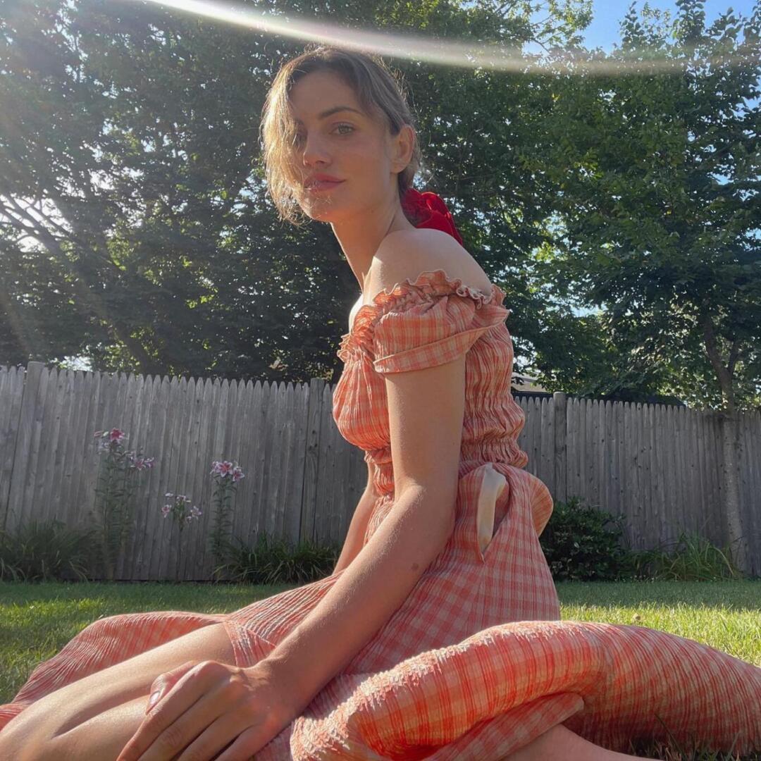 Phoebe Tonkin - Instagram post | Emma Hernan style