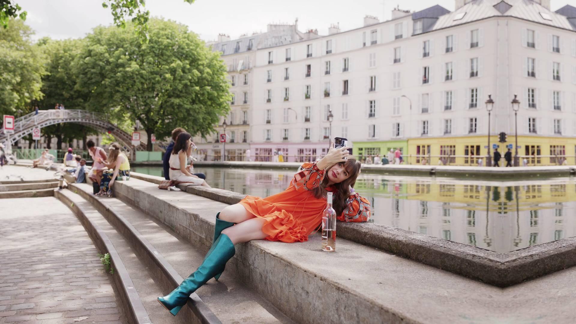 Lily Collins - Emily in Paris | Season 3 Episode 4 | Ashley Park style
