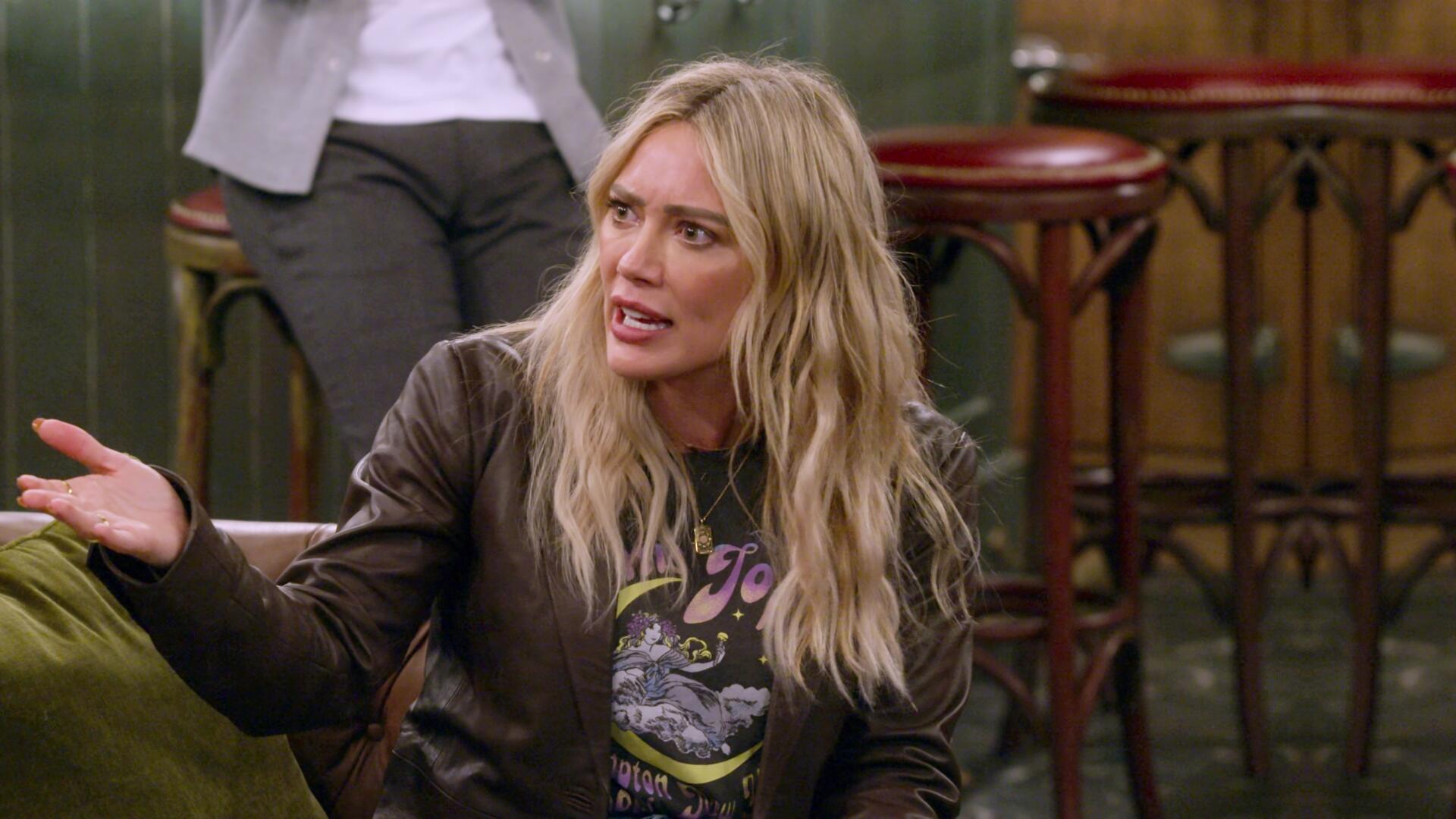 Hilary Duff - How I Met Your Father | Season 2 Episode 8 | Hilary Duff style