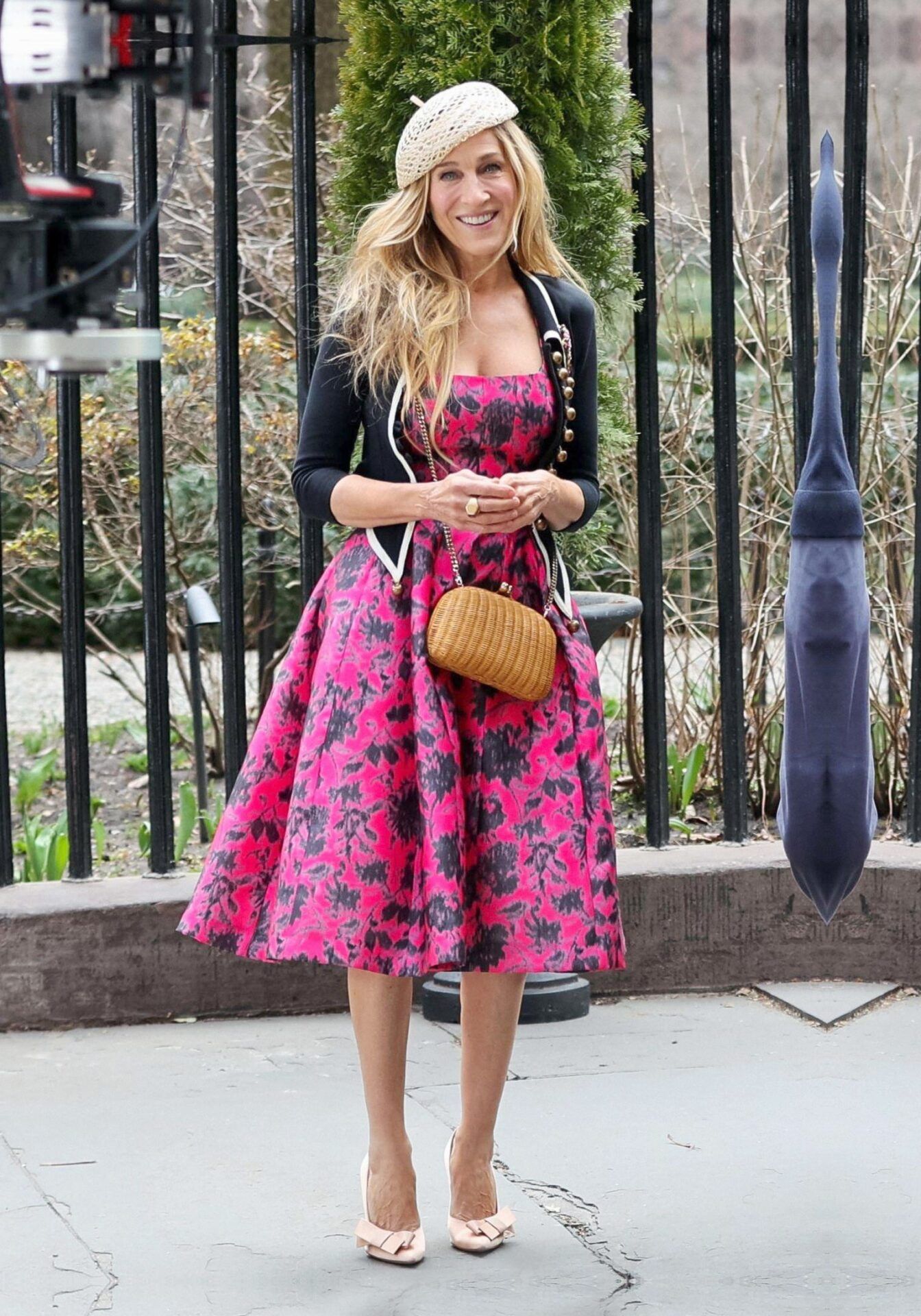 Sarah Jessica Parker – New York, NY | Filming “And Just Like That”