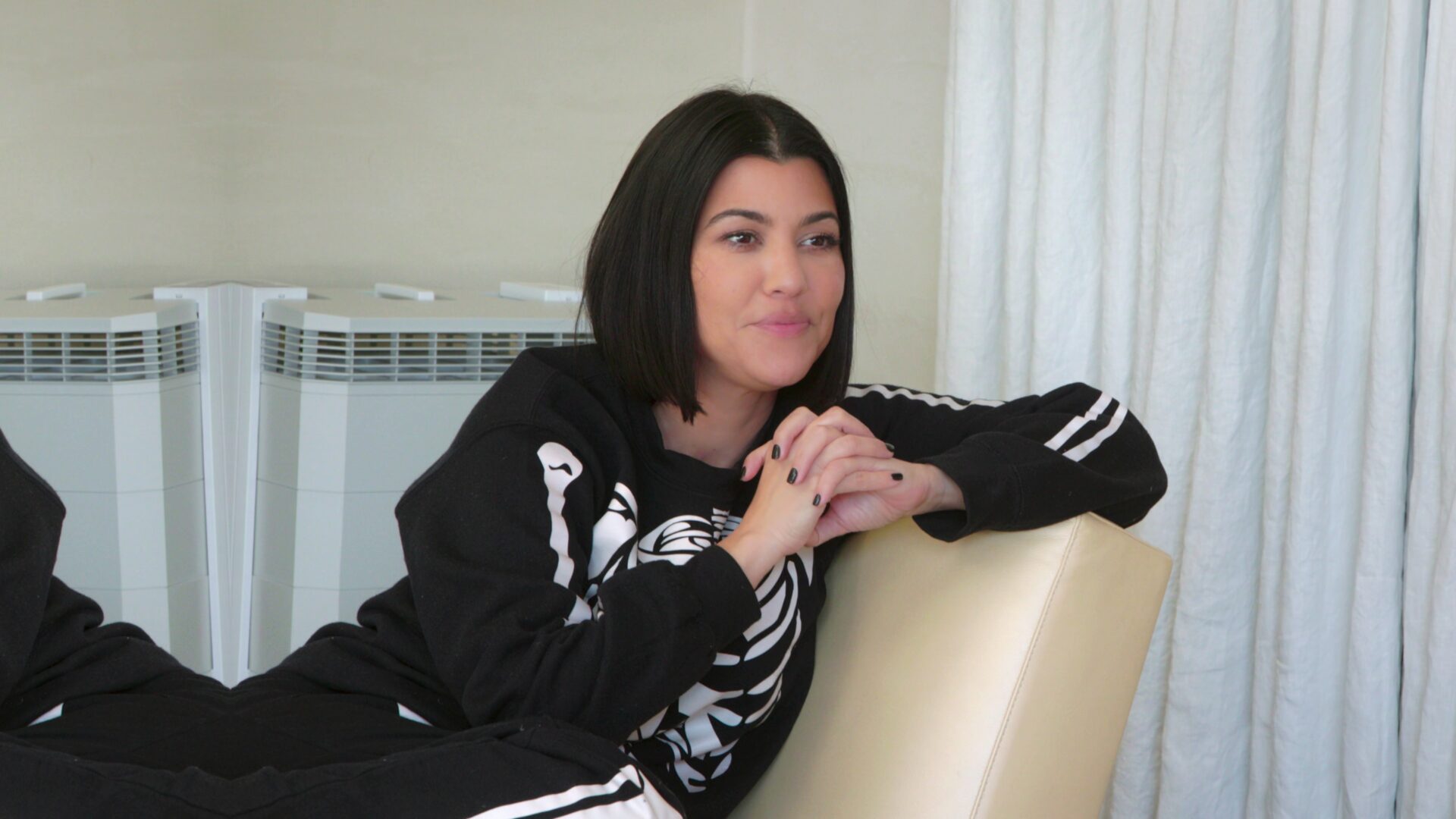 Kourtney Kardashian – The Kardashians | Season 3 Episode 1 | Kylie Jenner style