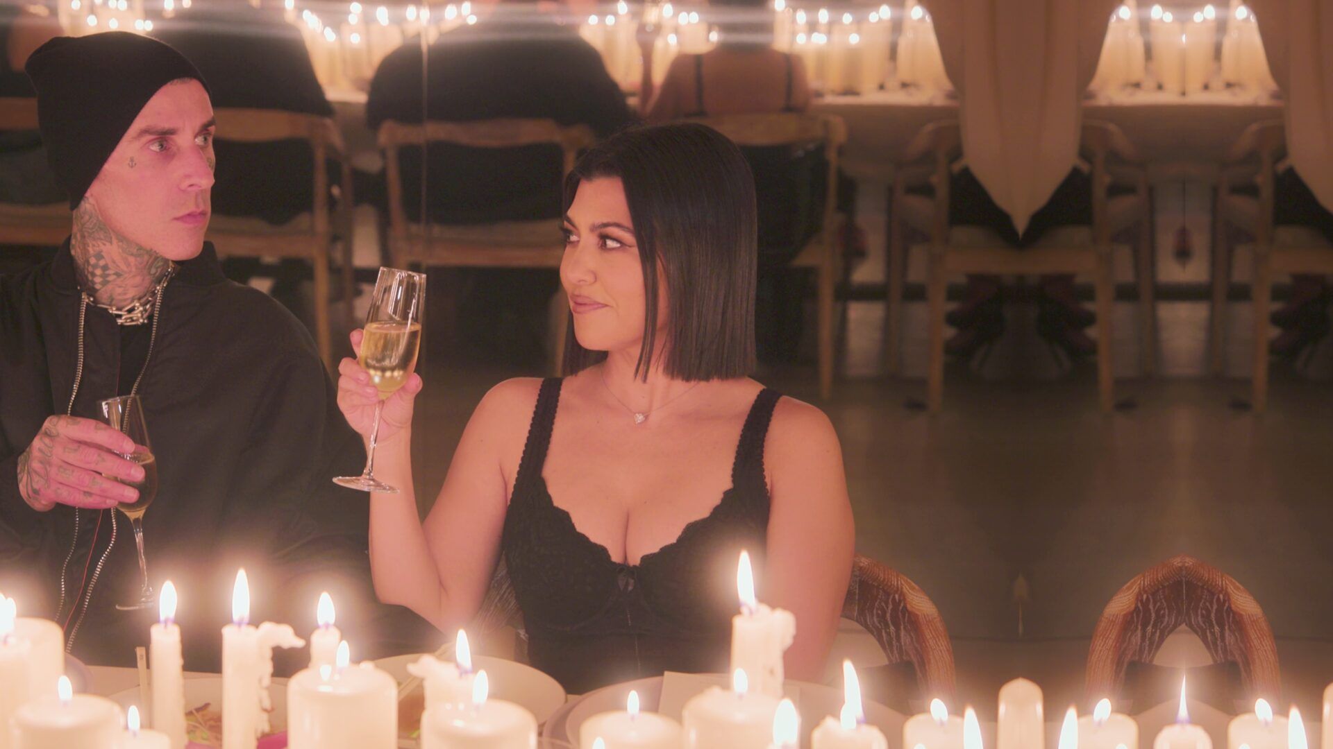 Kourtney Kardashian – The Kardashians | Season 3 Episode 6 | Ashley Tisdale style