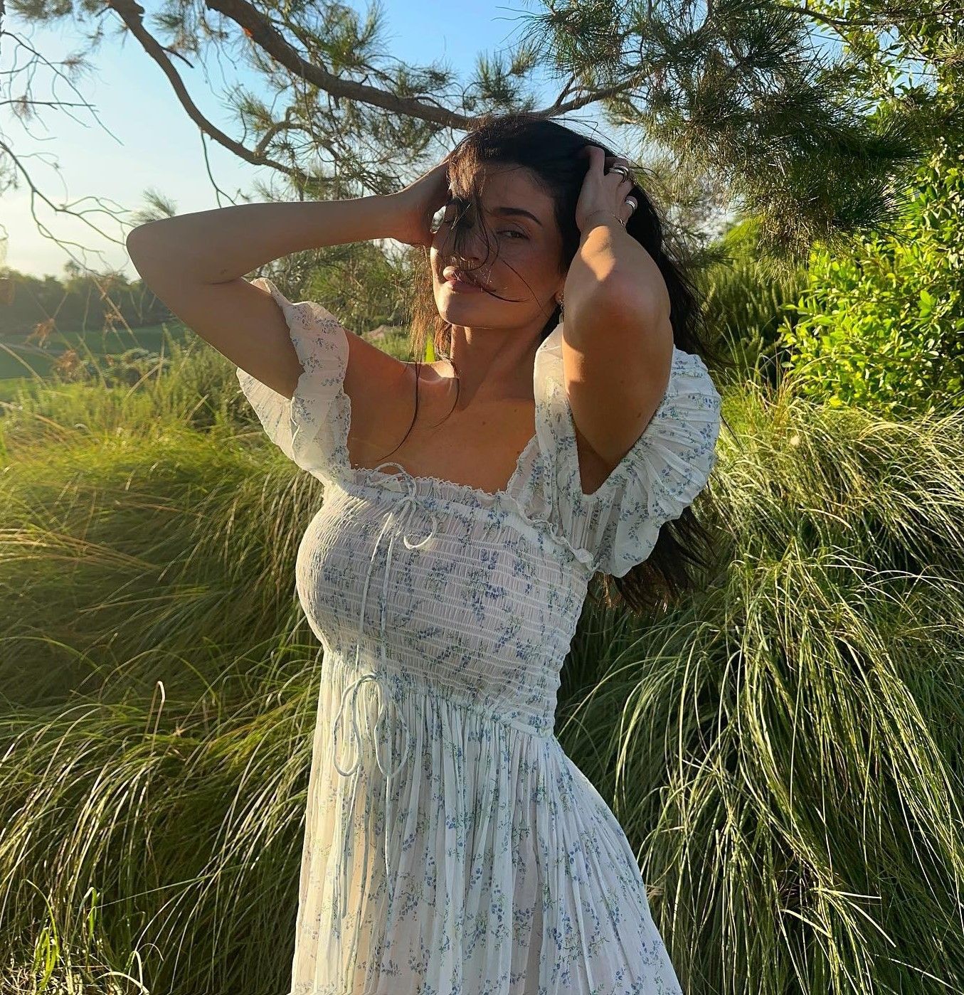 Kylie Jenner - Instagram post | Scarlett Johansson style