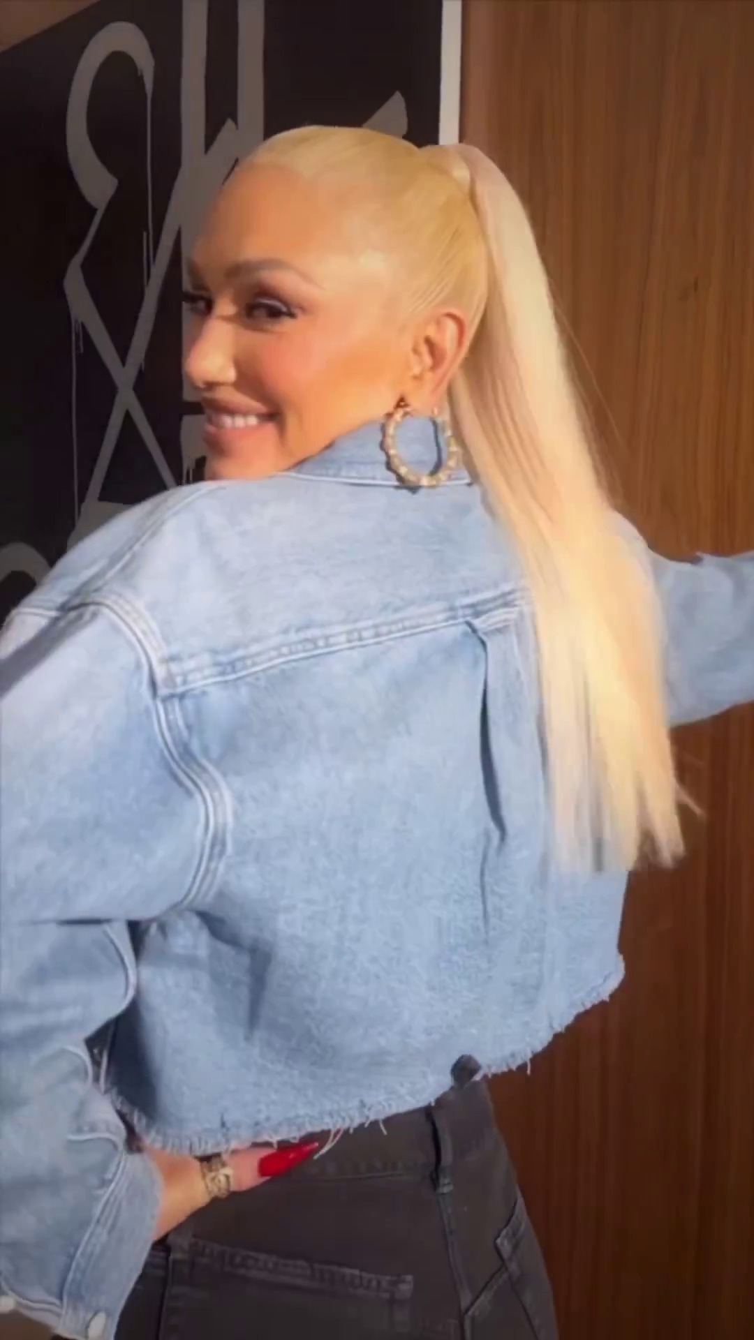 Gwen Stefani - Instagram post | Meghan Markle style