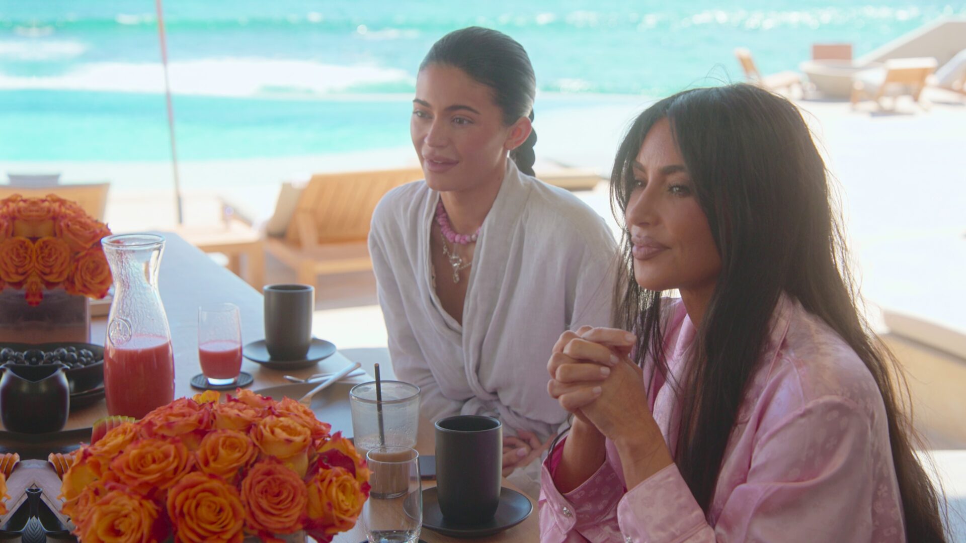Kylie Jenner – The Kardashians | Season 4 Episode 1 | Jennifer Lopez style