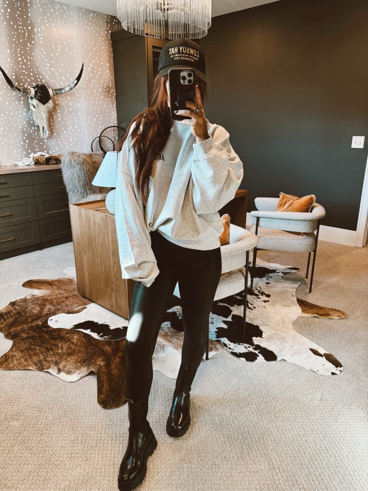 Chelsea DeBoer - Instagram story | Kaley Cuoco style