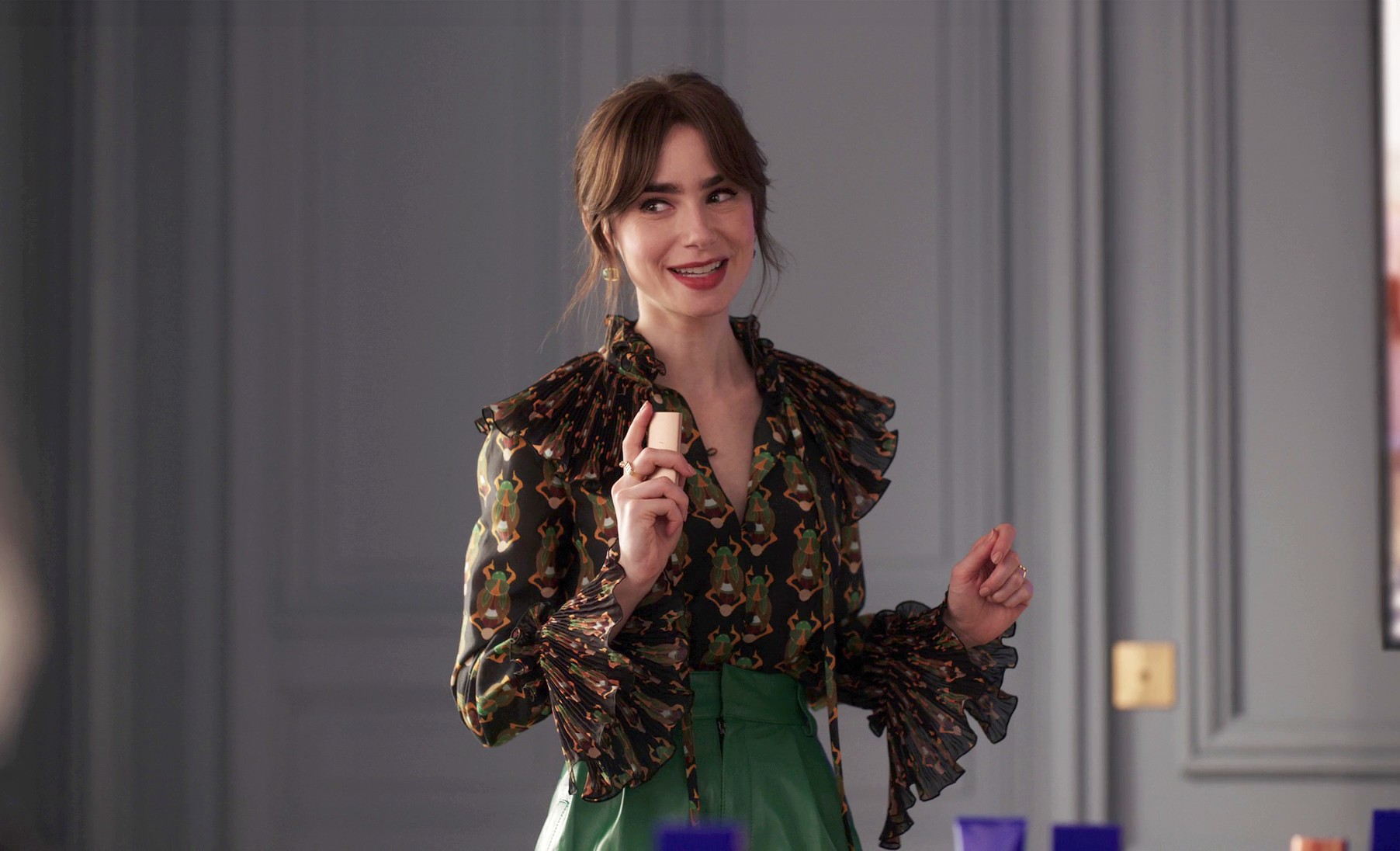 lilycollins_emilyinpariss04e04d