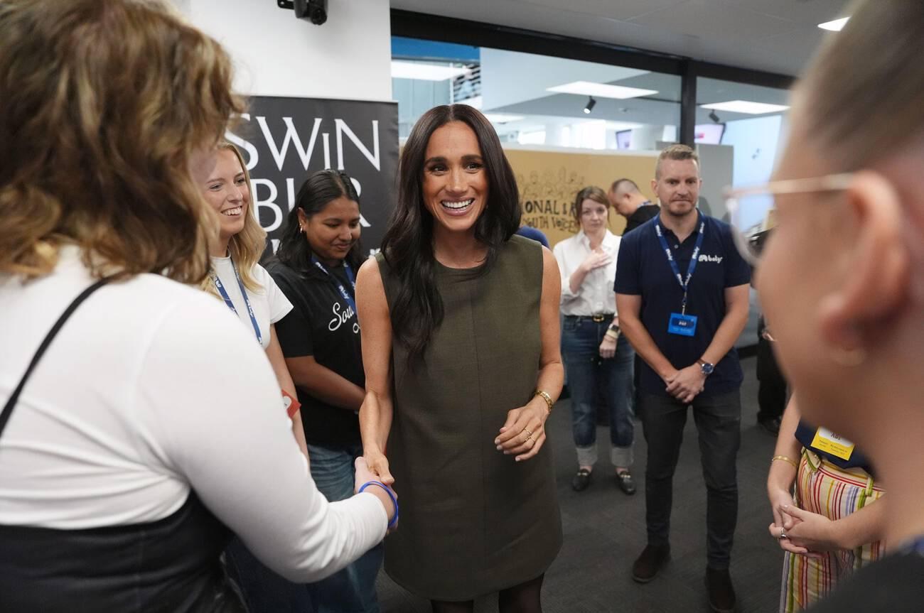 Meghan Markle Olive Green Sleeveless Dress Black Tights