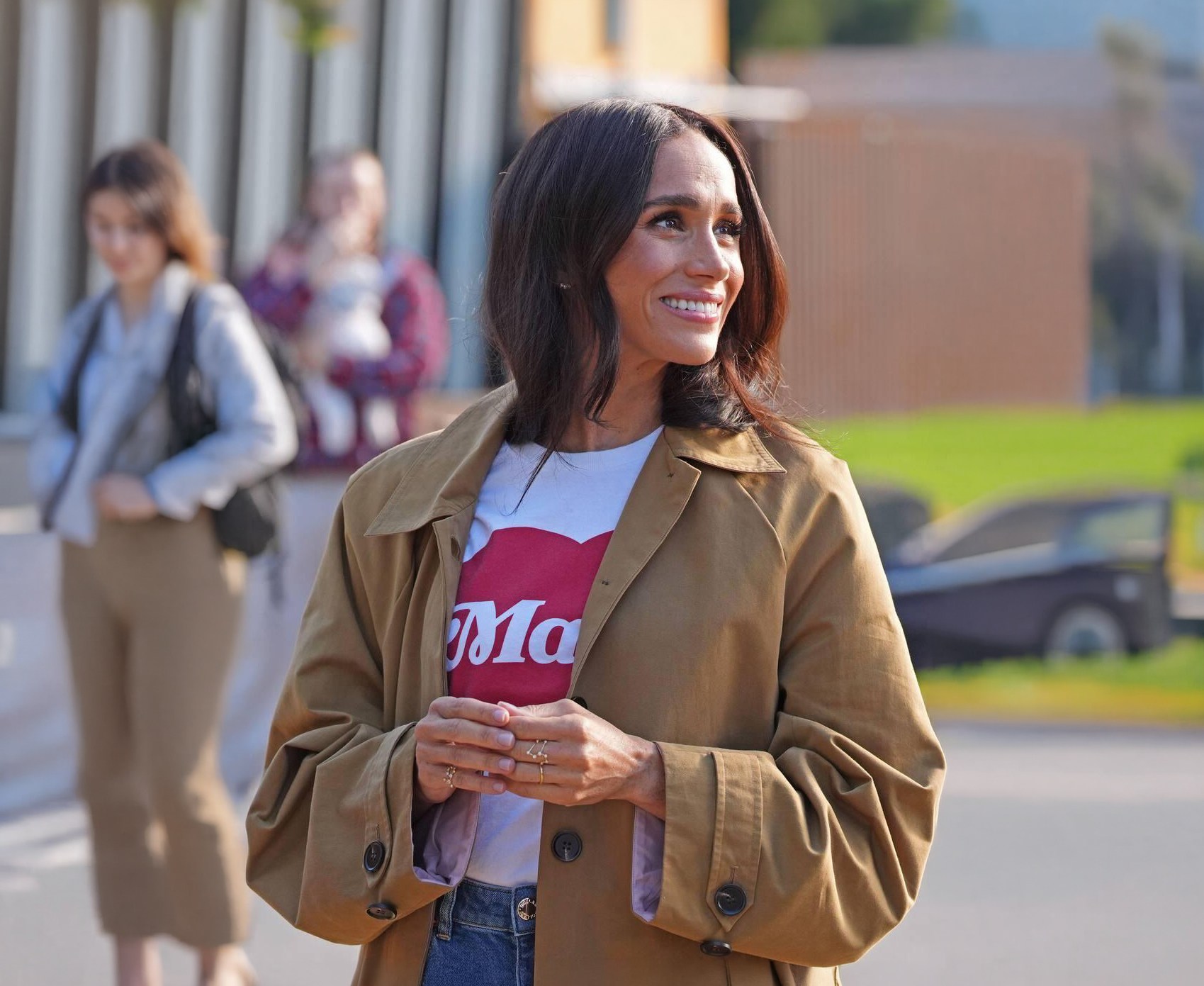 Meghan Markle Tan Trench Coat + Jeans - Sydney, Australia